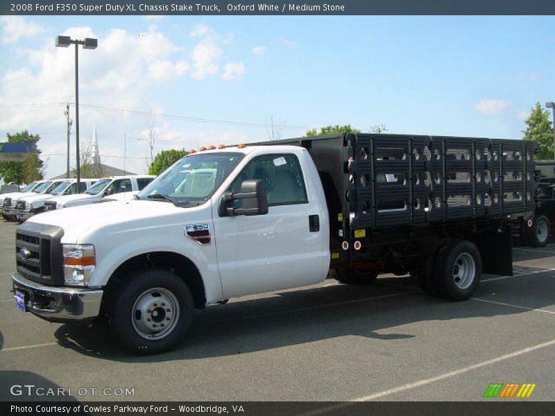 Oxford White / Medium Stone 2008 Ford F350 Super Duty XL Chassis Stake Truck