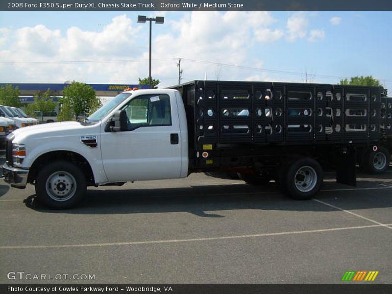 Oxford White / Medium Stone 2008 Ford F350 Super Duty XL Chassis Stake Truck