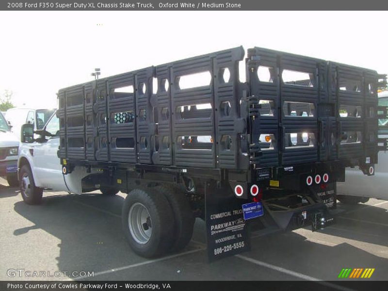 Oxford White / Medium Stone 2008 Ford F350 Super Duty XL Chassis Stake Truck