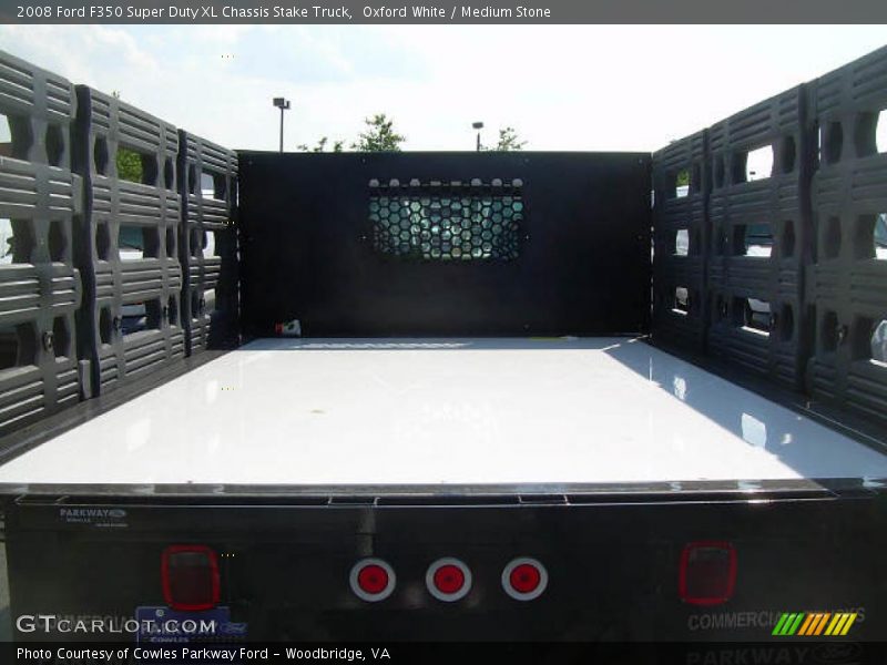 Oxford White / Medium Stone 2008 Ford F350 Super Duty XL Chassis Stake Truck