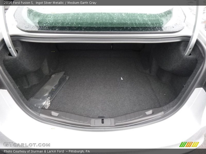 Ingot Silver Metallic / Medium Earth Gray 2016 Ford Fusion S