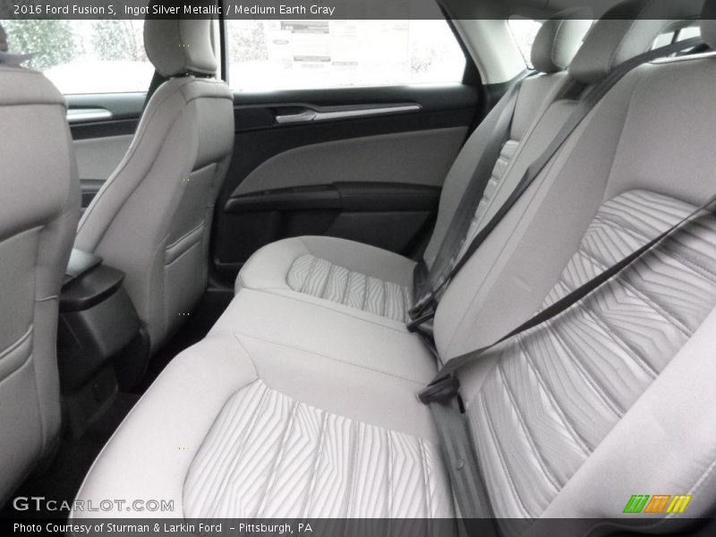 Ingot Silver Metallic / Medium Earth Gray 2016 Ford Fusion S