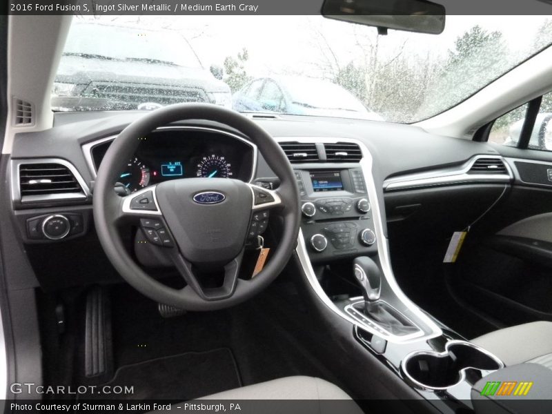 Ingot Silver Metallic / Medium Earth Gray 2016 Ford Fusion S
