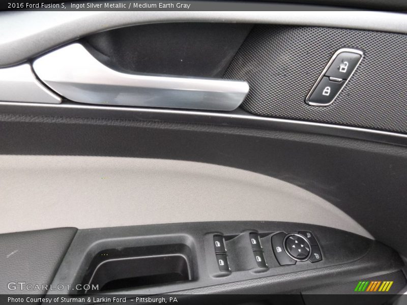 Ingot Silver Metallic / Medium Earth Gray 2016 Ford Fusion S