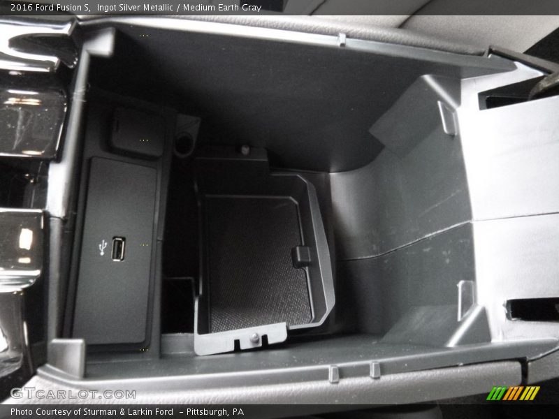 Ingot Silver Metallic / Medium Earth Gray 2016 Ford Fusion S