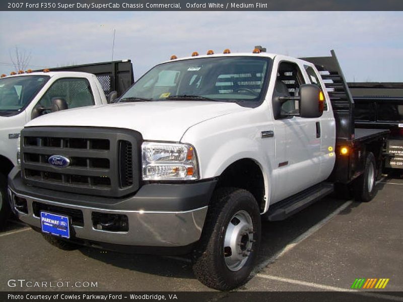 Oxford White / Medium Flint 2007 Ford F350 Super Duty SuperCab Chassis Commercial