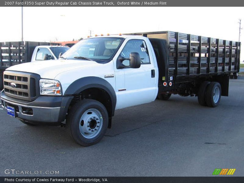 Oxford White / Medium Flint 2007 Ford F350 Super Duty Regular Cab Chassis Stake Truck