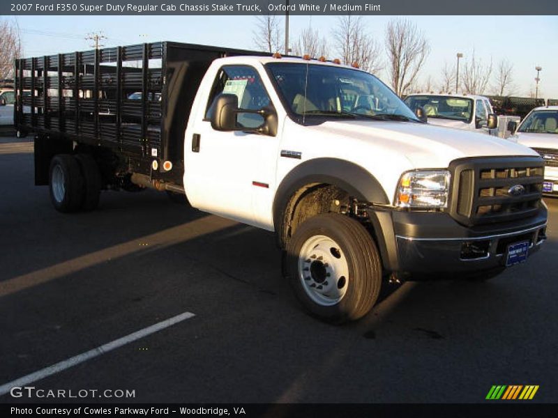 Oxford White / Medium Flint 2007 Ford F350 Super Duty Regular Cab Chassis Stake Truck