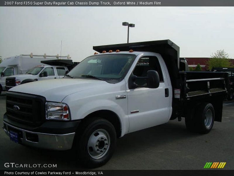 Oxford White / Medium Flint 2007 Ford F350 Super Duty Regular Cab Chassis Dump Truck