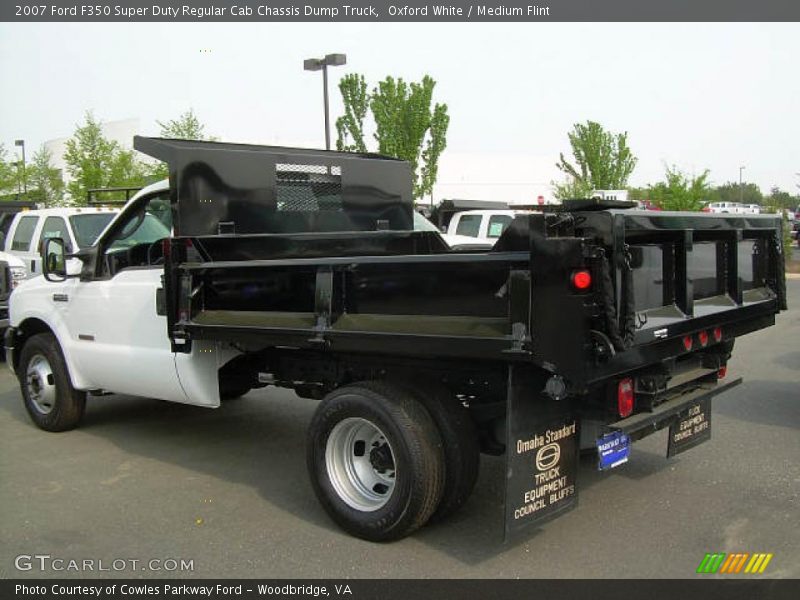 Oxford White / Medium Flint 2007 Ford F350 Super Duty Regular Cab Chassis Dump Truck