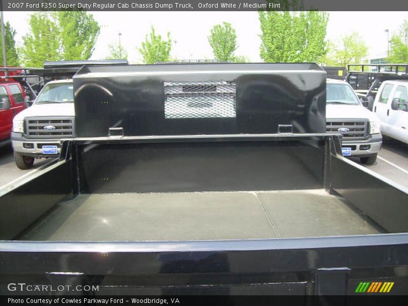 Oxford White / Medium Flint 2007 Ford F350 Super Duty Regular Cab Chassis Dump Truck
