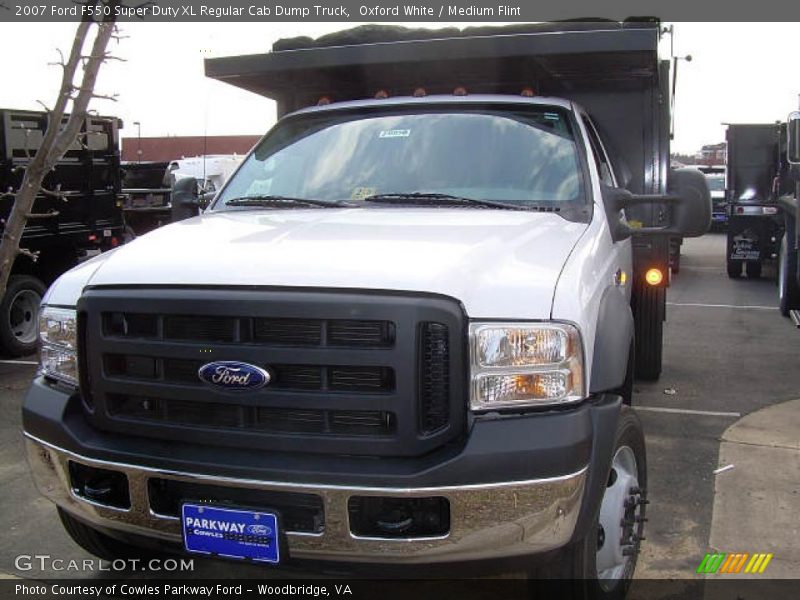 Oxford White / Medium Flint 2007 Ford F550 Super Duty XL Regular Cab Dump Truck