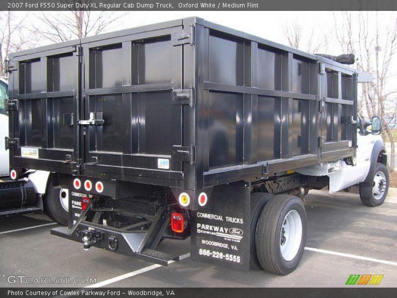 Oxford White / Medium Flint 2007 Ford F550 Super Duty XL Regular Cab Dump Truck