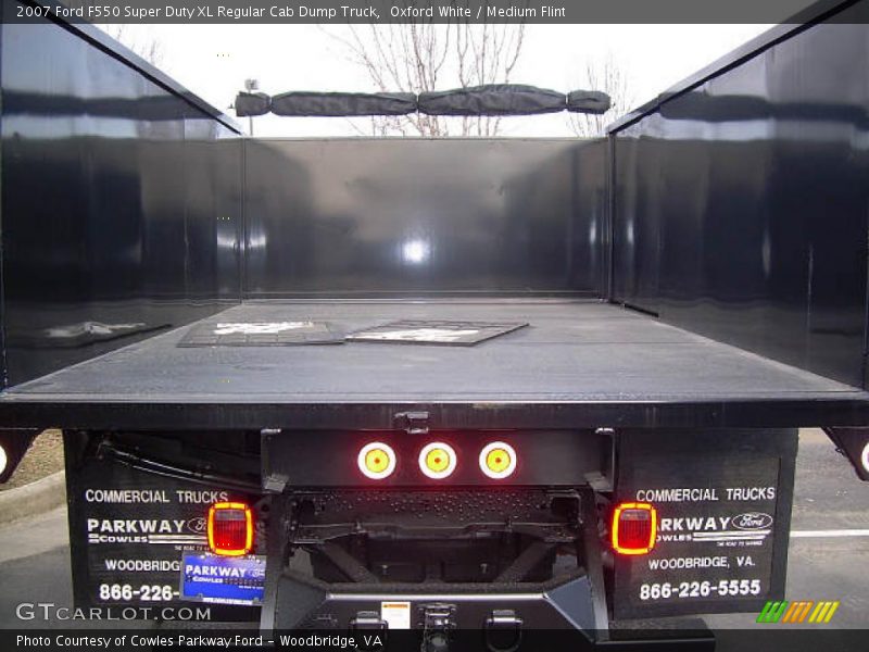 Oxford White / Medium Flint 2007 Ford F550 Super Duty XL Regular Cab Dump Truck