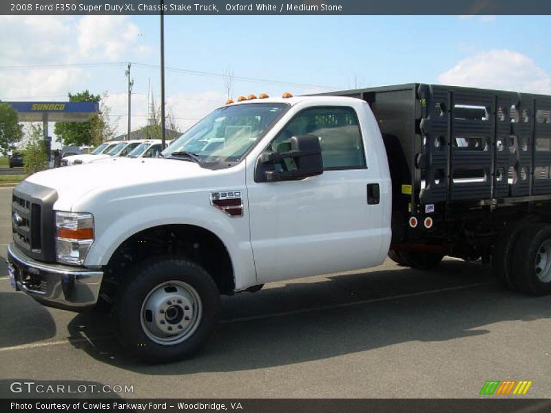 Oxford White / Medium Stone 2008 Ford F350 Super Duty XL Chassis Stake Truck