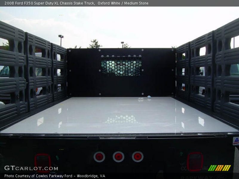 Oxford White / Medium Stone 2008 Ford F350 Super Duty XL Chassis Stake Truck