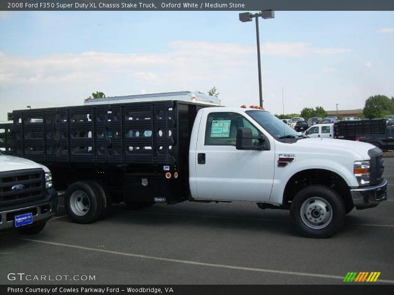 Oxford White / Medium Stone 2008 Ford F350 Super Duty XL Chassis Stake Truck