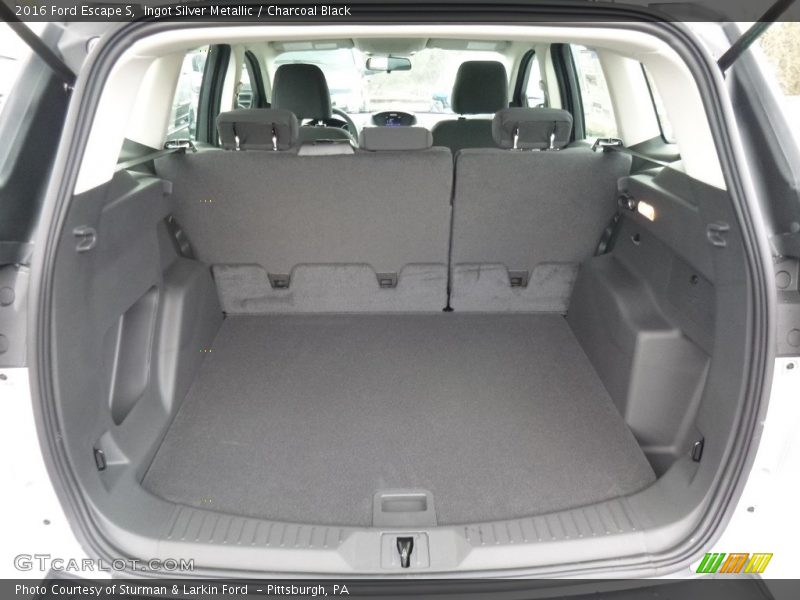 Ingot Silver Metallic / Charcoal Black 2016 Ford Escape S