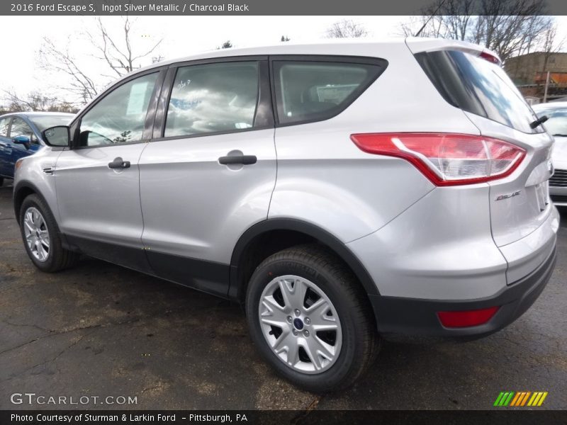 Ingot Silver Metallic / Charcoal Black 2016 Ford Escape S