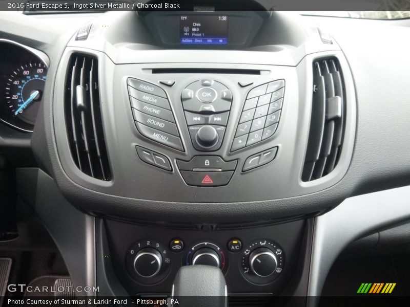 Ingot Silver Metallic / Charcoal Black 2016 Ford Escape S