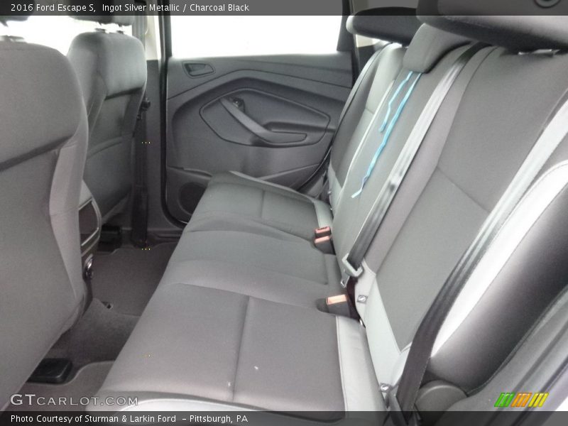 Ingot Silver Metallic / Charcoal Black 2016 Ford Escape S