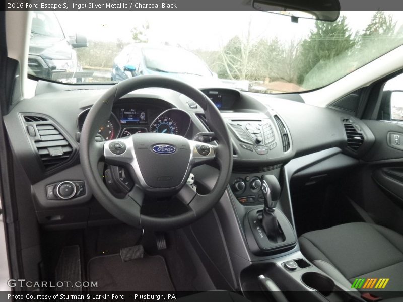 Ingot Silver Metallic / Charcoal Black 2016 Ford Escape S