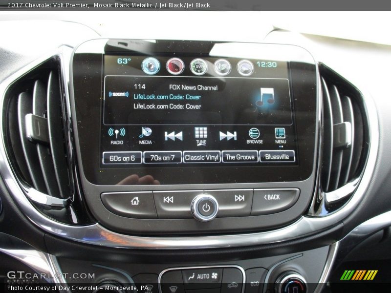 Controls of 2017 Volt Premier
