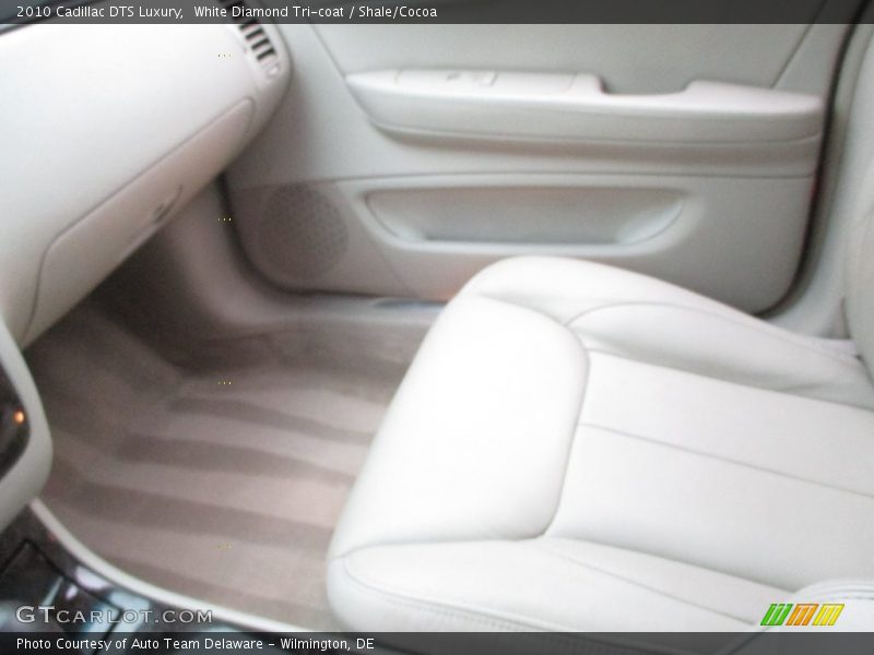 White Diamond Tri-coat / Shale/Cocoa 2010 Cadillac DTS Luxury