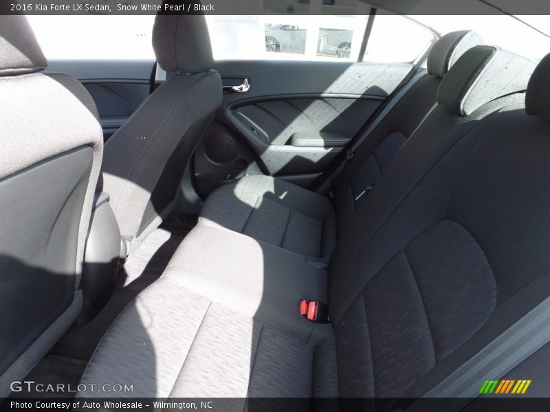 Snow White Pearl / Black 2016 Kia Forte LX Sedan
