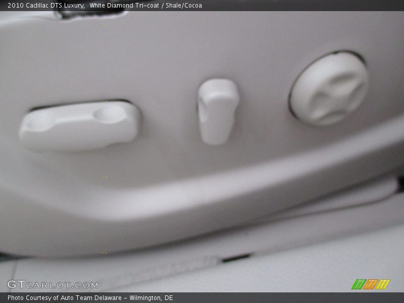 White Diamond Tri-coat / Shale/Cocoa 2010 Cadillac DTS Luxury