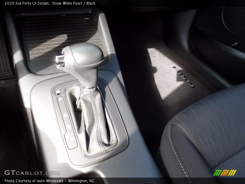 Snow White Pearl / Black 2016 Kia Forte LX Sedan