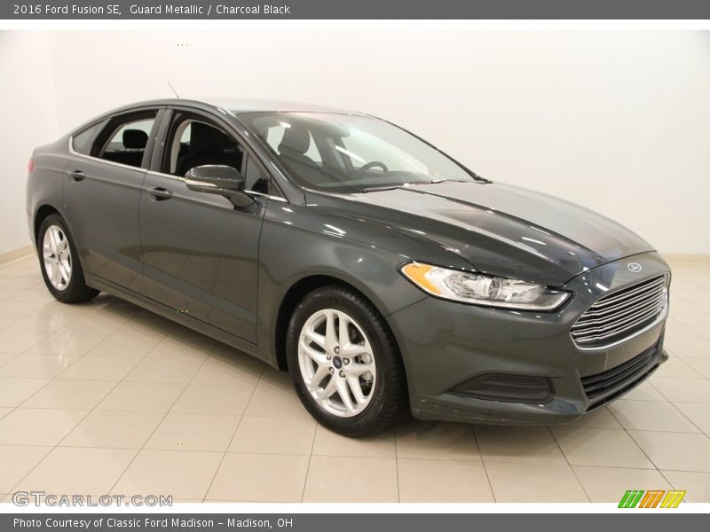 Guard Metallic / Charcoal Black 2016 Ford Fusion SE