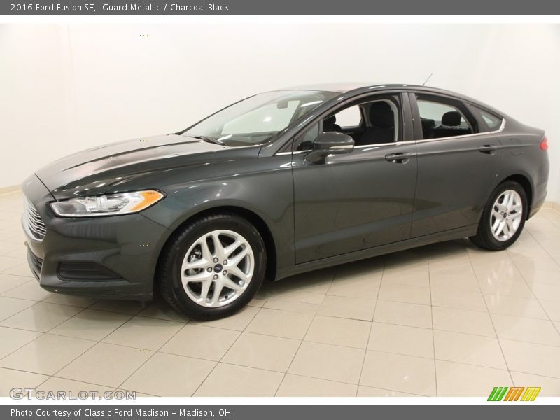 Guard Metallic / Charcoal Black 2016 Ford Fusion SE