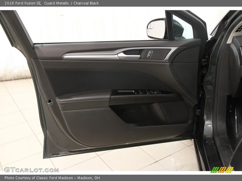 Guard Metallic / Charcoal Black 2016 Ford Fusion SE