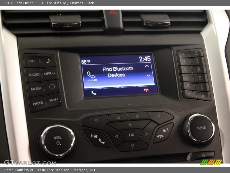 Guard Metallic / Charcoal Black 2016 Ford Fusion SE