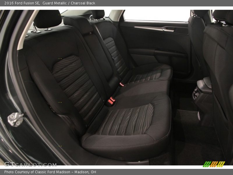 Guard Metallic / Charcoal Black 2016 Ford Fusion SE