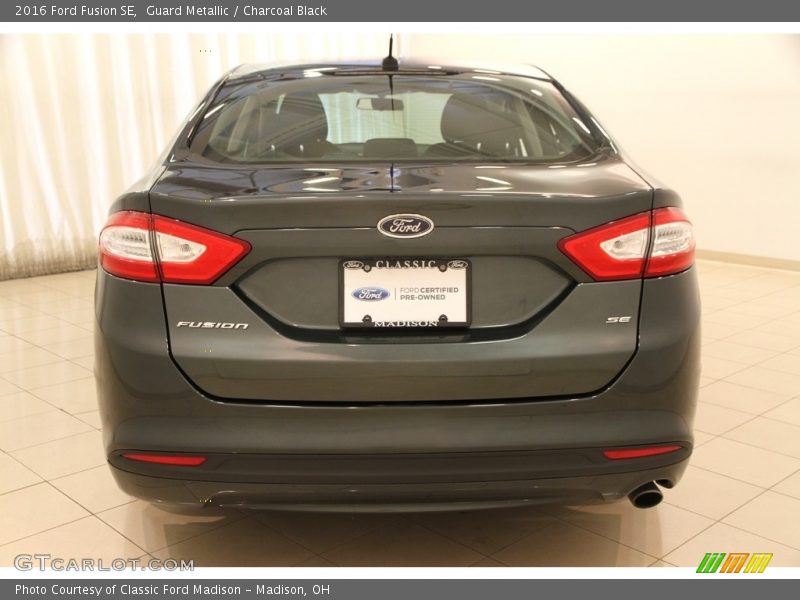 Guard Metallic / Charcoal Black 2016 Ford Fusion SE