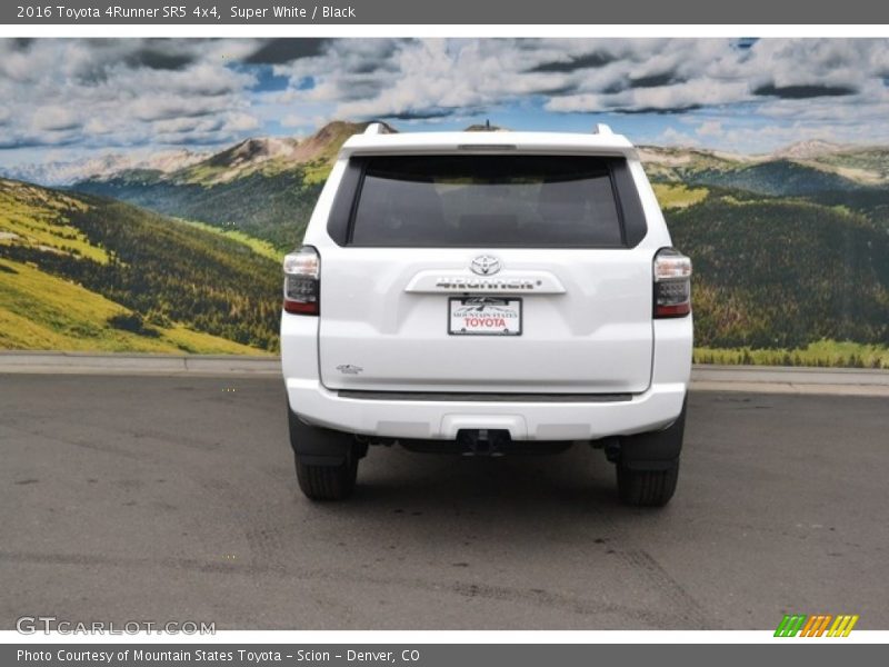 Super White / Black 2016 Toyota 4Runner SR5 4x4