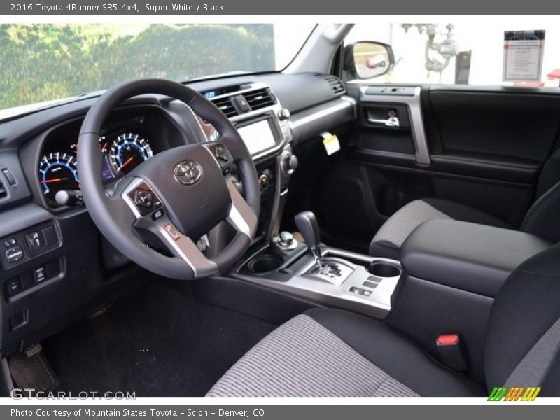 Super White / Black 2016 Toyota 4Runner SR5 4x4