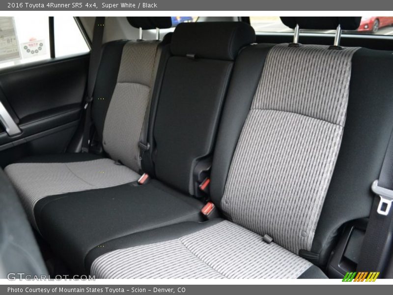 Super White / Black 2016 Toyota 4Runner SR5 4x4