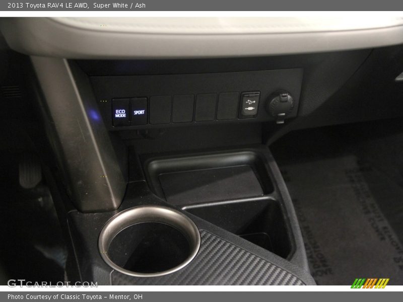 Super White / Ash 2013 Toyota RAV4 LE AWD