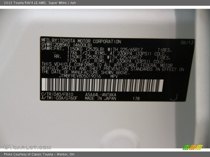 Super White / Ash 2013 Toyota RAV4 LE AWD