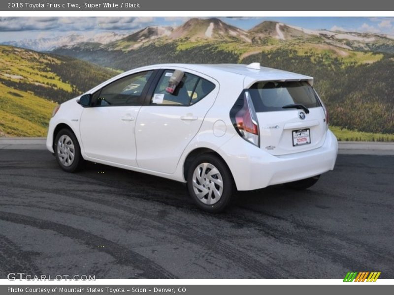 Super White / Black 2016 Toyota Prius c Two
