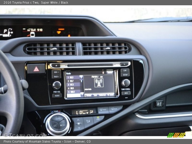 Super White / Black 2016 Toyota Prius c Two
