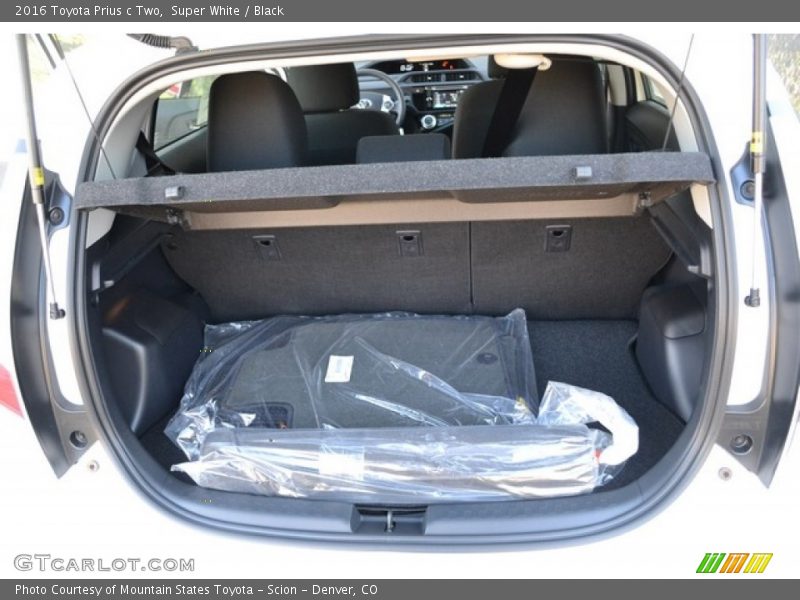 Super White / Black 2016 Toyota Prius c Two