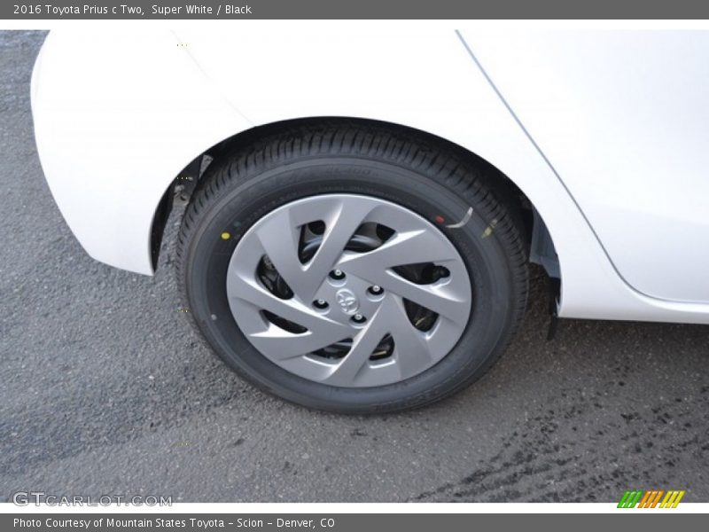Super White / Black 2016 Toyota Prius c Two
