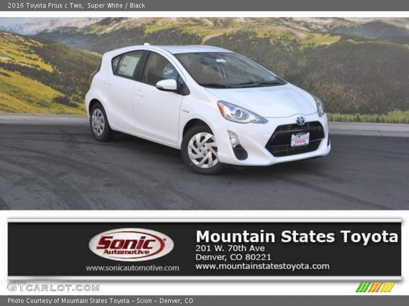 Super White / Black 2016 Toyota Prius c Two