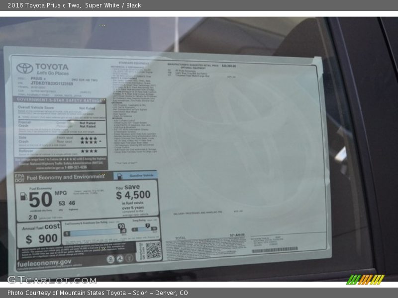 Super White / Black 2016 Toyota Prius c Two