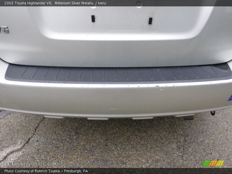 Millenium Silver Metallic / Ivory 2003 Toyota Highlander V6