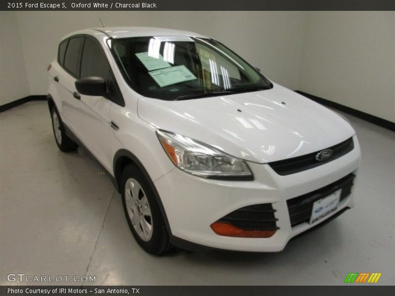 Oxford White / Charcoal Black 2015 Ford Escape S